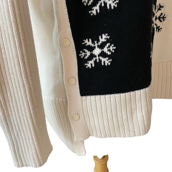 Talbots Black and Cream Snowflake Turtleneck Sweater. Size MP - Picture 5 of 7